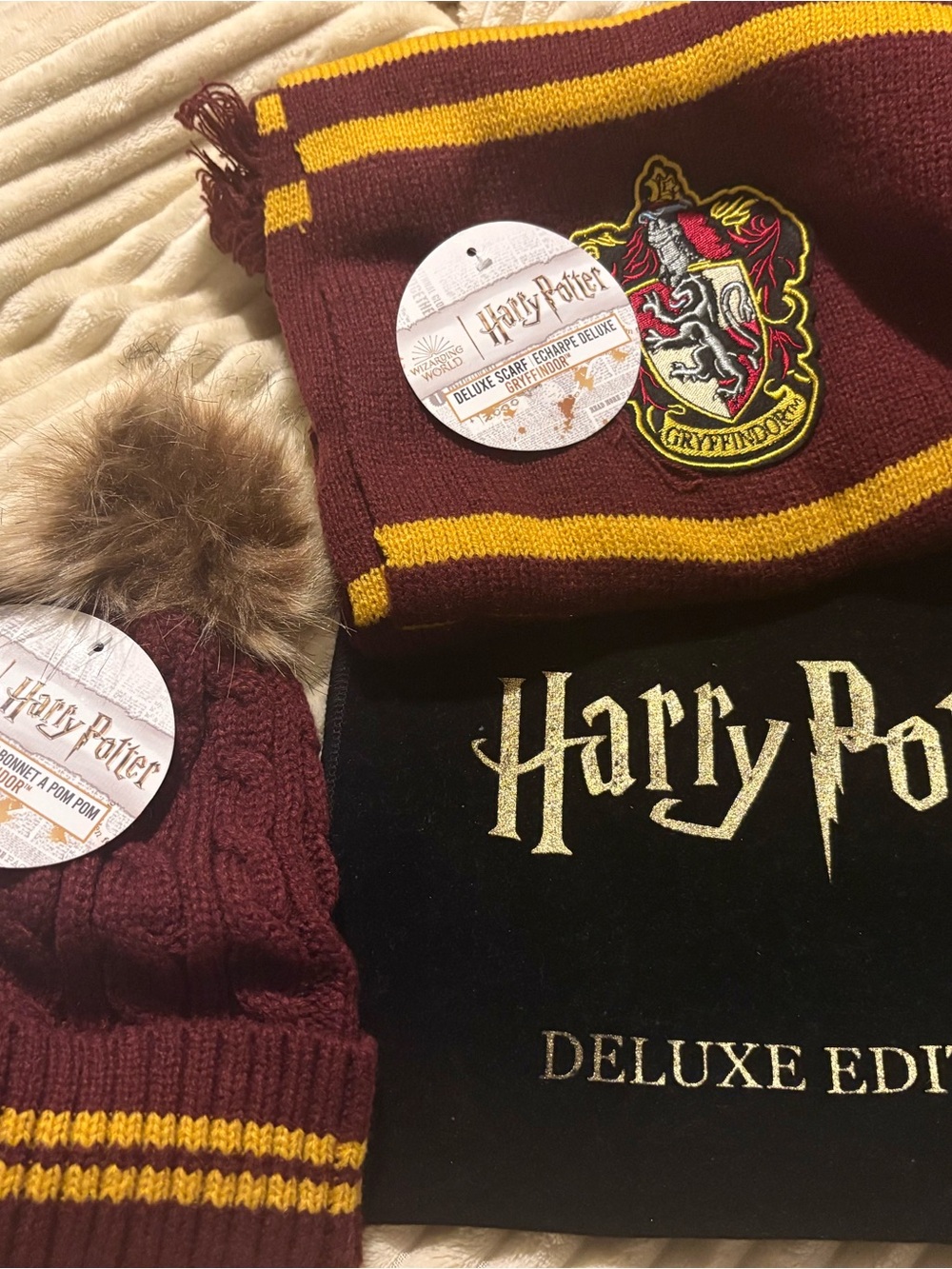 Harry Potter Gryffindor Knit Scarf and Pom Beanie Set (Deluxe Edition)
